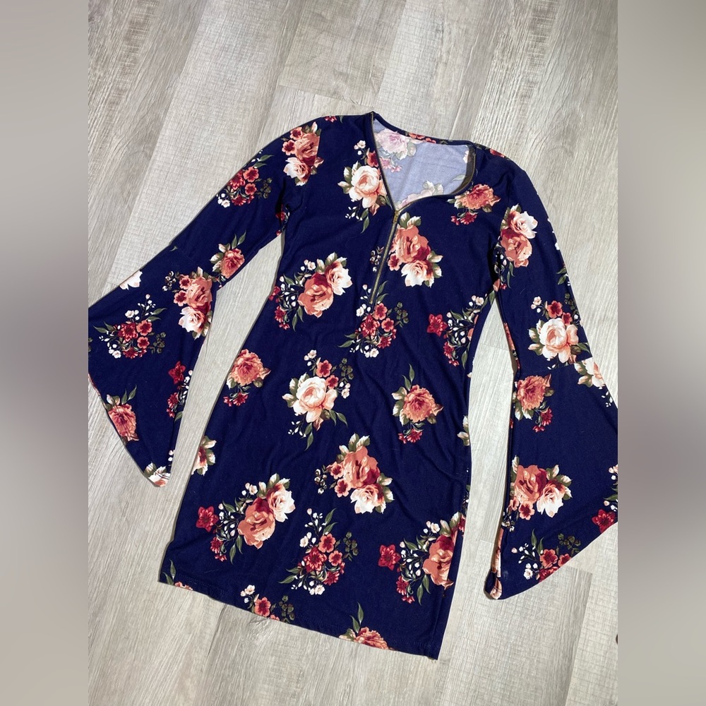 Women’s Bodycon Floral Long Sleeve Dress—Small
